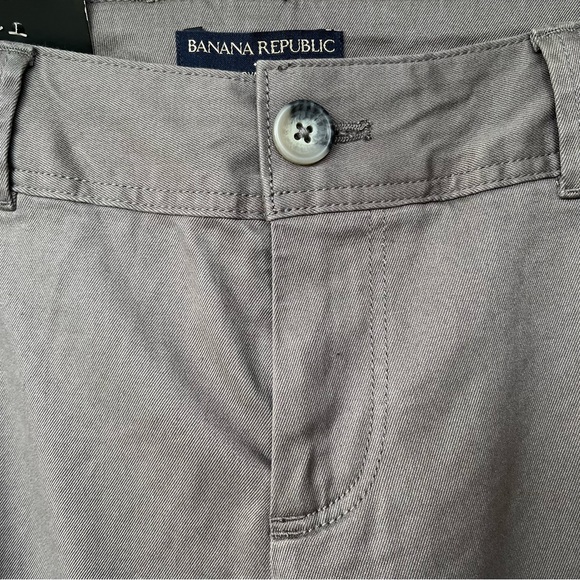•Banana Republic Factory•  NWT Ryan Fit Taupe Chino Pants - Size 8 - Picture 4 of 10